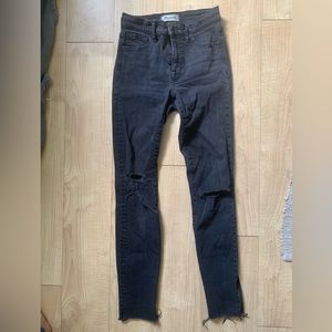 Madewell black 9” high rise skinny.
